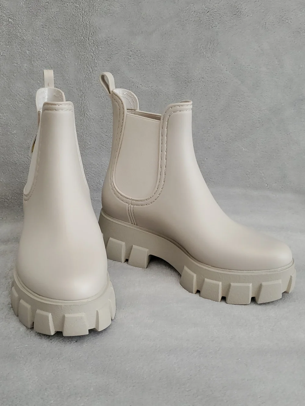 🆕️JEFFREY CAMPBELL Cream Platform Water Resistant Chelsea Lug Sole Boots SIZE:6
